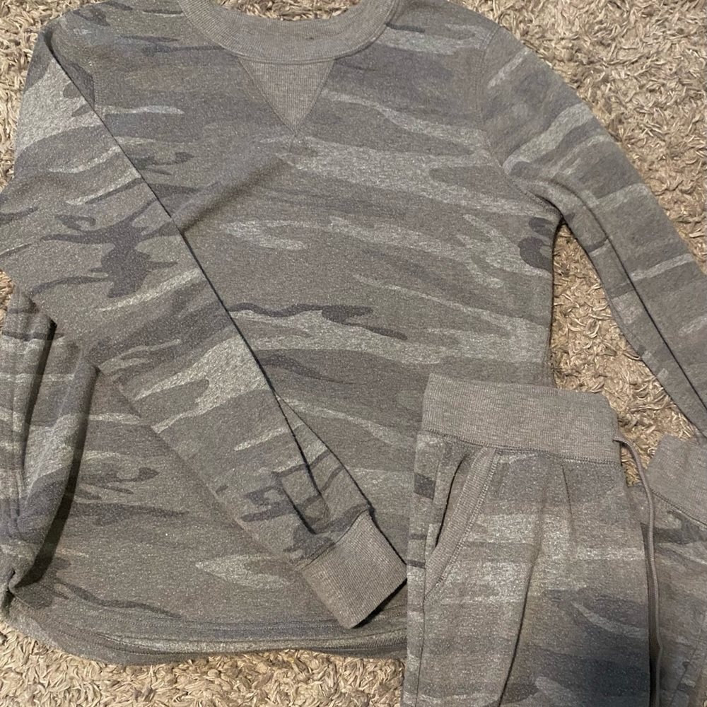 Camo grey sweatsuit set.